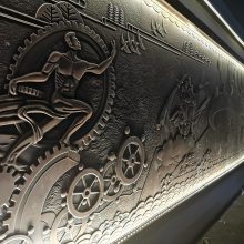 金属屏风与浮雕壁画 公共空间的艺术点缀——访华睿专业金属浮雕字画加工厂